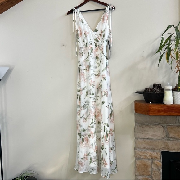 NWT Lulu’s Romantic Possibilities White Floral Maxi Dress - Picture 5 of 11